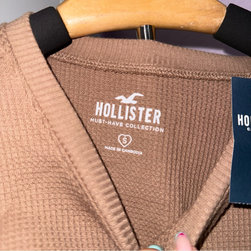 Two Hollister Tops - Both SMALL - Picture 3 of 8